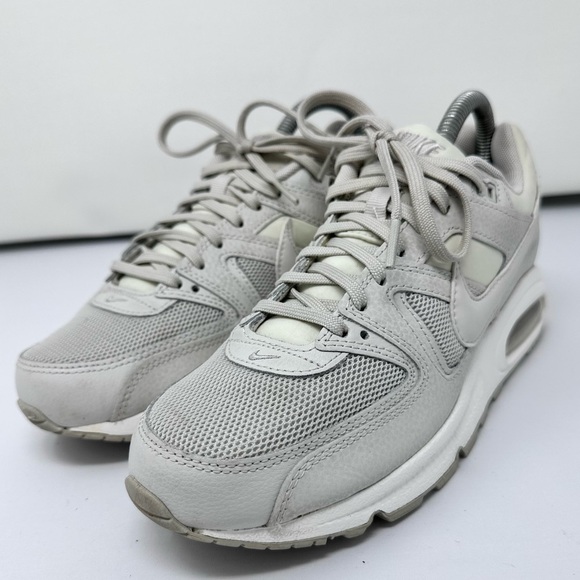 Nike Shoes - Women’s Nike Air Max Light Gray Athletic Shoes size 7.5